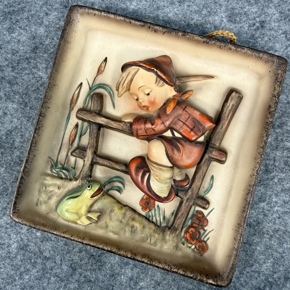 HUMMEL Retreat To Safety WALL PLAQUE 126 Goebel West Germany‎ Vintage Boy Frog